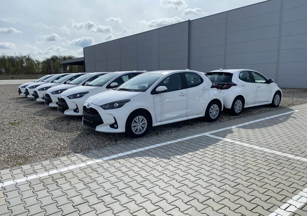 Toyota Yaris cena 93500 przebieg: 10, rok produkcji 2023 z Poznań małe 46